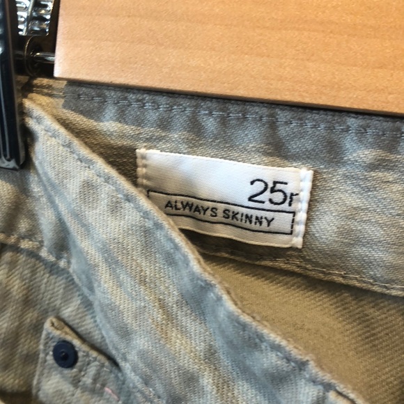 Jeans with Subtle Leopard Print - Picture 3 of 5